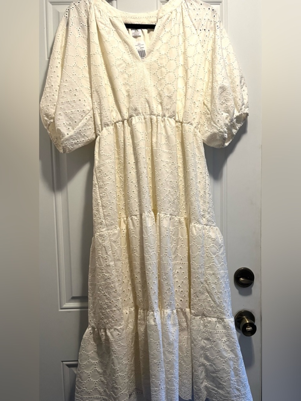 NWT This & That Ivory Eyelet V-Neck Midi Dress with Puff Sleeves Sz L